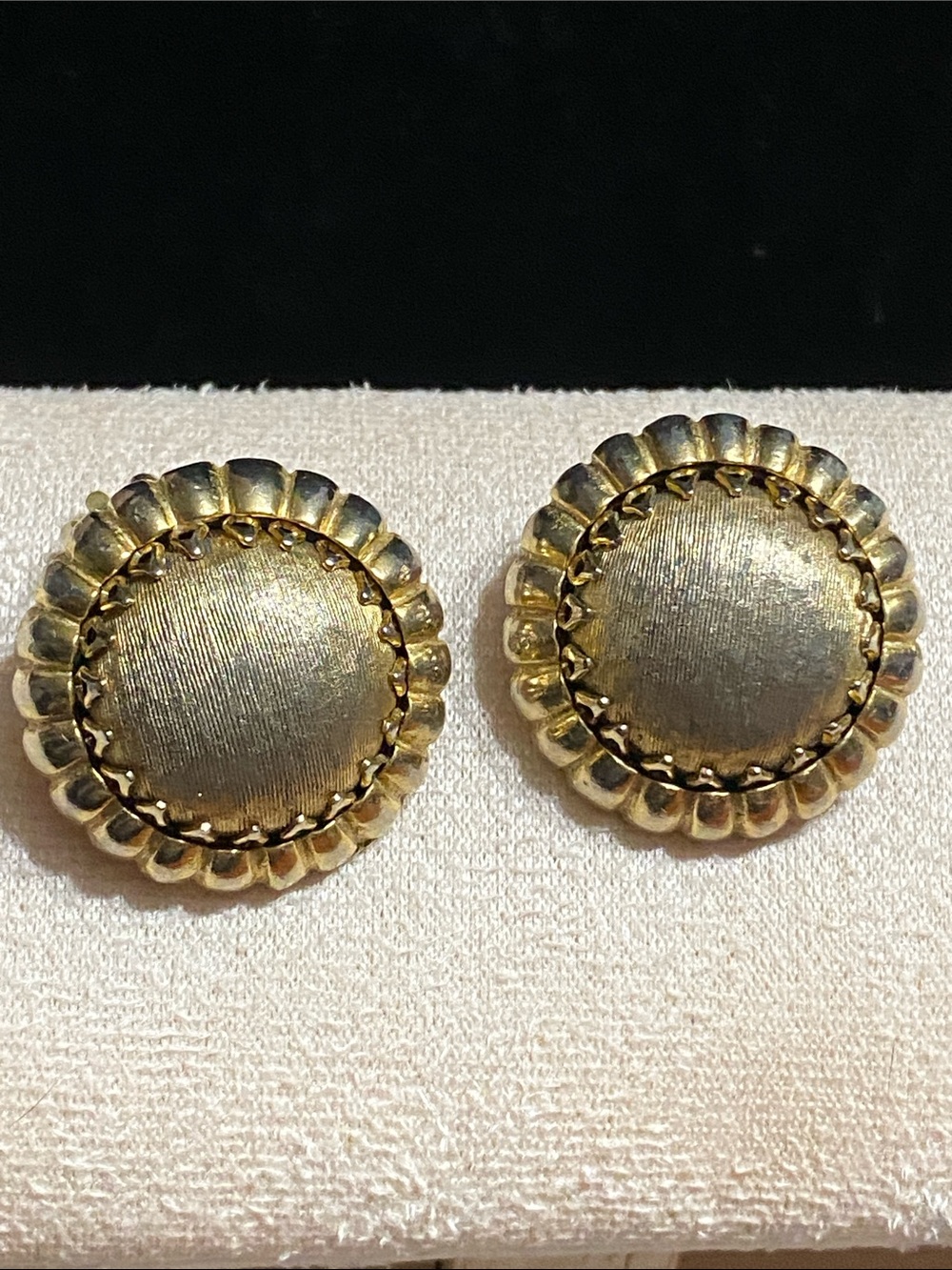 VTG Gold-Tone Scalloped Button Earrings